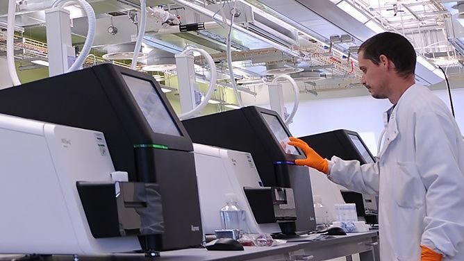Sequencing Lab Cropped e53b68437b